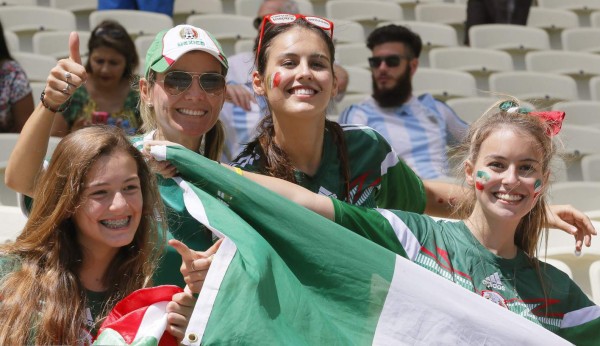 Ambiente en Fortaleza previo al Holanda-México