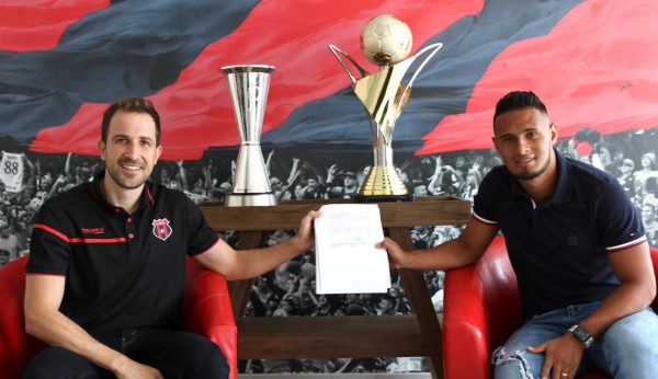 Alex López revela por qué renovó con Alajuelense: 'Mi familia se siente muy bien aquí y yo estoy muy cómodo'