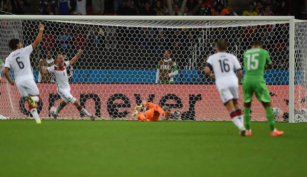 Alemania derrotó 2-1 a Argelia y ser rival de Francia