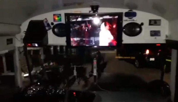 Las apariencias engañan: Los lujos del autobús que traslada al Real de Minas