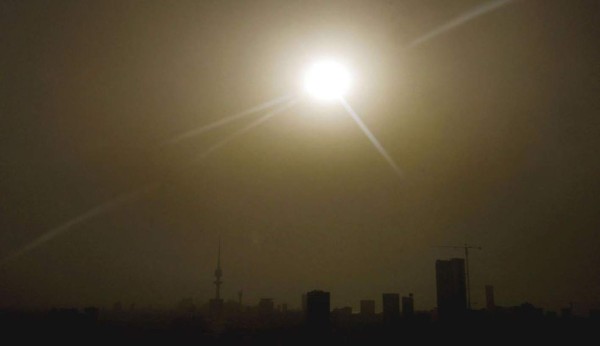 Impactante: Las imágenes de la ola de calor que azota a Kuwait; ¡63 grados centígrados!