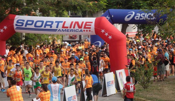 Vibrante ambiente en el Circuito Asics San Pedro Sula .