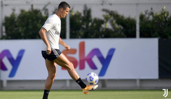 ¿Cómo lo recibió Cristiano Ronaldo? Así fue el primer entrenamiento de Pirlo en la Juventus