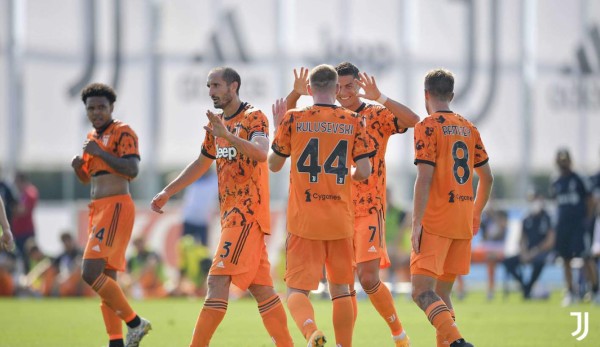 Cristiano Ronaldo ya factura y hay nuevo ídolo: Así fue el debut de Andrea Pirlo con Juventus&nbsp;&nbsp;