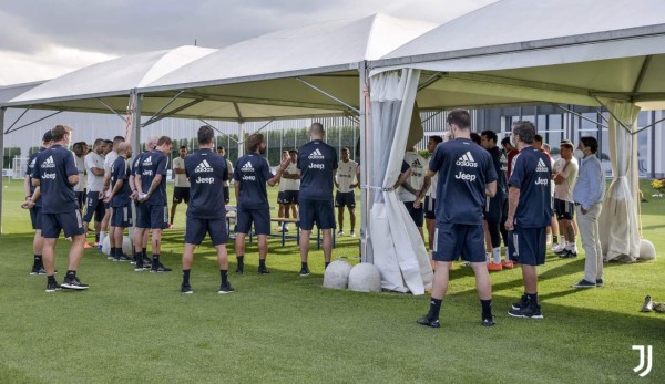 ¿Cómo lo recibió Cristiano Ronaldo? Así fue el primer entrenamiento de Pirlo en la Juventus