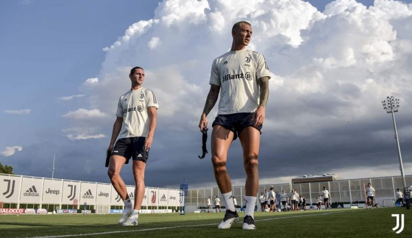 ¿Cómo lo recibió Cristiano Ronaldo? Así fue el primer entrenamiento de Pirlo en la Juventus