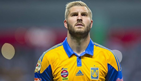 En fotos: Los futbolistas que se han teñido el pelo de rubio