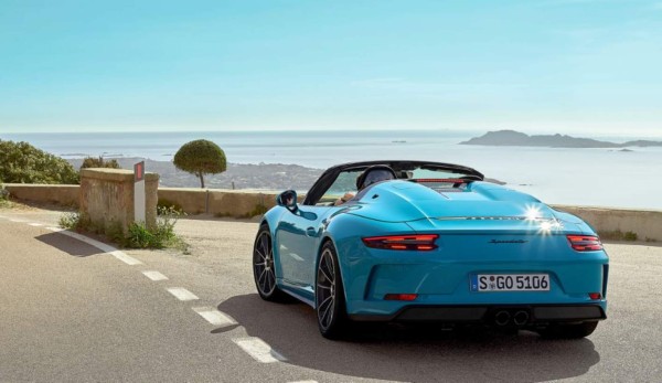 Con música de Maluma y un Porshe de lujo: Kun Agüero y sus vacaciones por Cerdeña