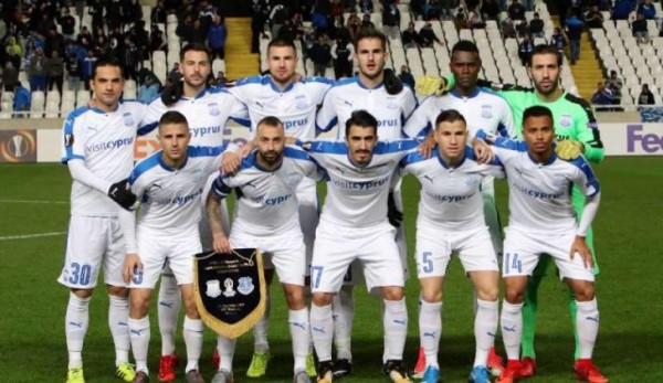 Las cláusulas de los futbolistas al descubierto: Fiestas, no viajar en avión y una playa privada