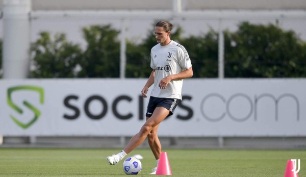 ¿Cómo lo recibió Cristiano Ronaldo? Así fue el primer entrenamiento de Pirlo en la Juventus