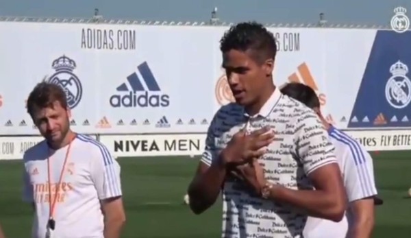 Entre lágrimas, emotivo discurso y abrazos: Así fue la despedida de Varane del Real Madrid