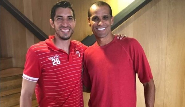 Panameño Jaime Penedo se reunió con un ex crack del Barcelona en Rumania