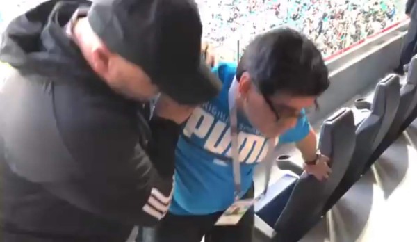 Lo que no se vio en TV: La fría celebración de Sampaoli con Messi y el show de Maradona en las gradas