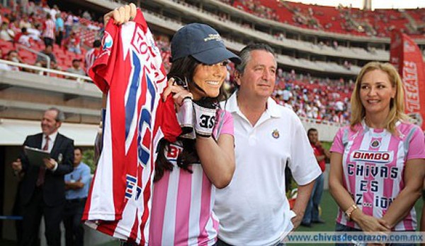 ¡Espectacular! La hincha del Chivas que vuelve loco a México