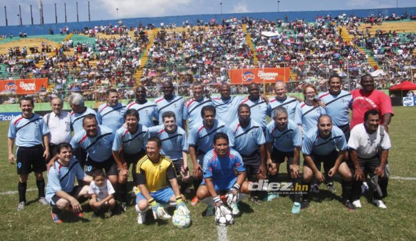 Técnico y ser humano ejemplar: Las 20 fotografías imborrables de 'Chelato' Uclés en su paso por el fútbol