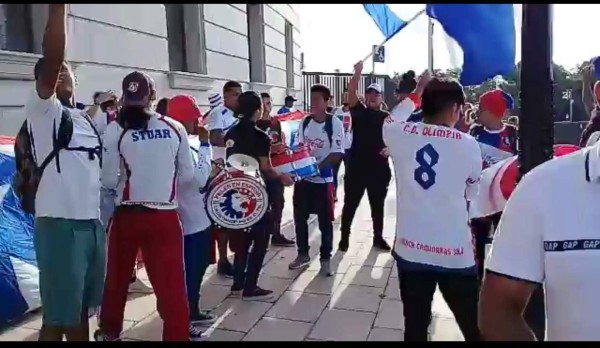 Hondureños en Barcelona: De la ilusión a la frustración por ver a la selección de Honduras