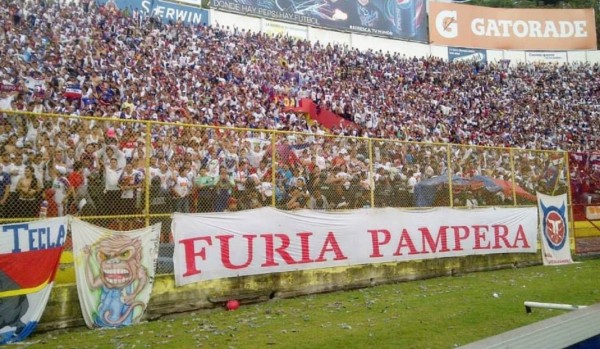 ¡Digno de admirar! Barra de un club centroamericano pedirá colaboración para el plantel
