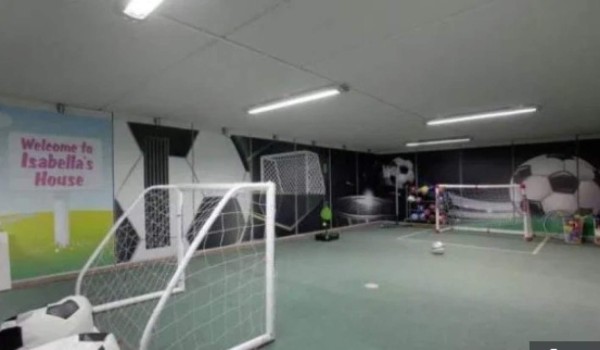 Los cracks que tienen campo de fútbol en sus mansiones para entrenar durante el coronavirus