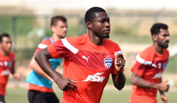 Rambo de León, el rey: Los futbolistas hondureños con más equipos en toda su carrera