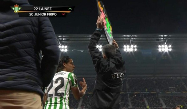 Fotos: La locura de Diego Lainez tras anotar su primer tanto en Europa