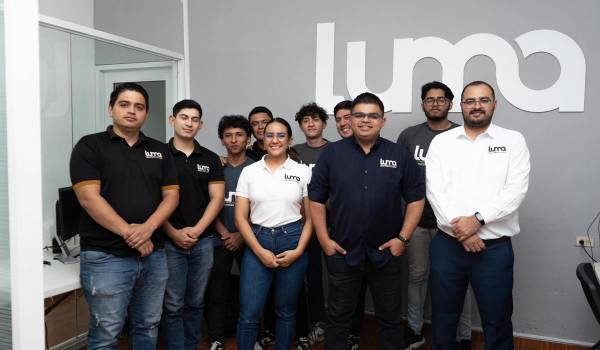 Parte del staff de LUMA, la agencia de publicidad que lidera Rely Maradiaga y en la que laboran 16 personas.