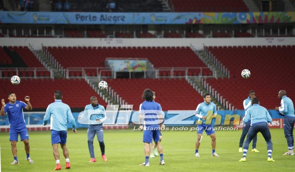 El ambiente en concentración de Honduras a un día de su debut