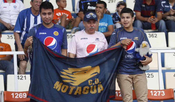 Ambiente en el clásico capitalino