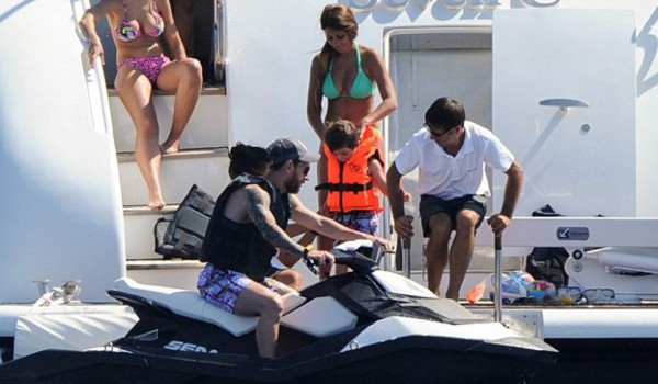 Fotos: Así disfrutan sus vacaciones Messi y Antonella Rocuzzo en Ibiza
