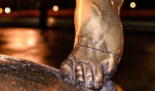 No paran: La estatua de Ibrahimovic sufre nuevo vandalismo y esta vez le cortan la nariz &nbsp;&nbsp;