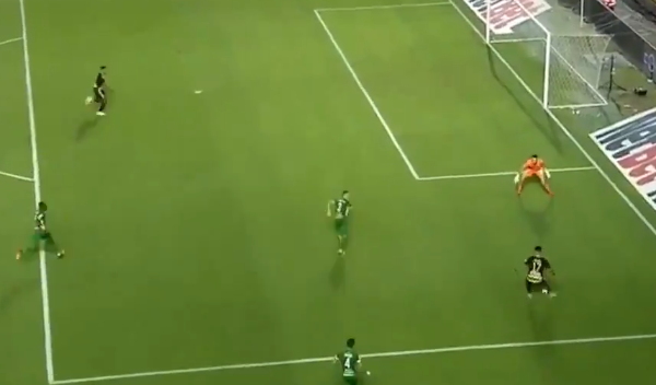 Así fue la asistencia de Luis Palma en el quinto gol.