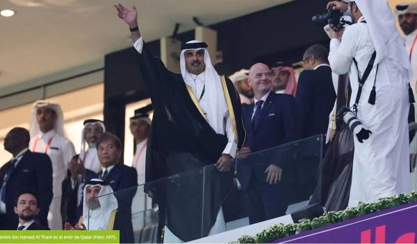 Qatar va por todo, preparan una megaoferta para comprar el Manchester United. El club inglés está a la venta.