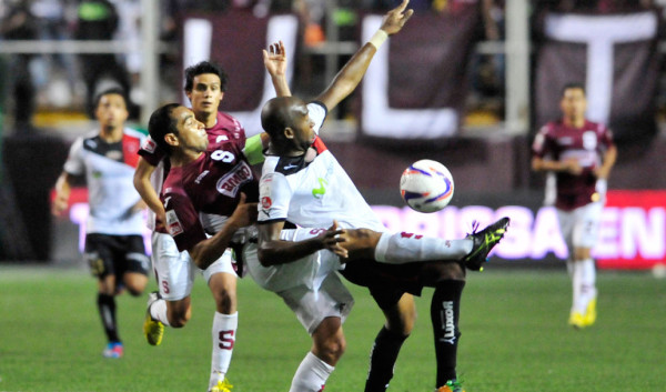 EN JUEGO: Alajuelense se impone a Saprissa