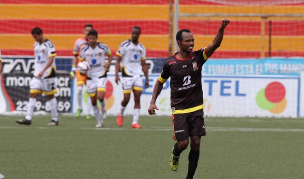 RUMORES Y FICHAJES: Mundialista panameño llega a Guatemala y Costa Rica despide a querido jugador