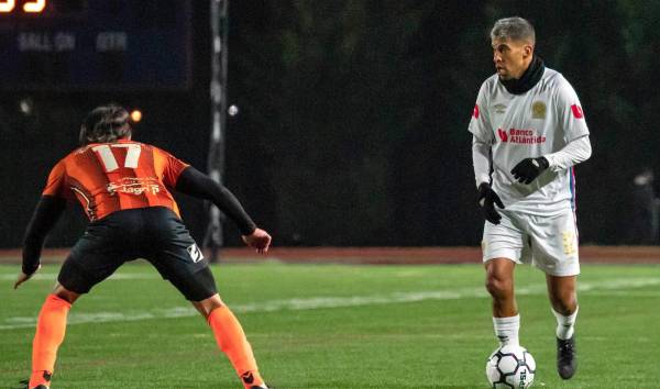 Gabriel Araújo fue titular con el Olimpia ante el Águila en Long Island.