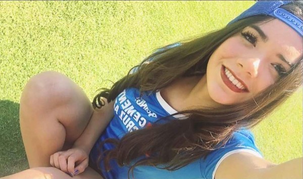 Michelle Pérez, la aficionada más sexy de Cruz Azul que sueña con el título