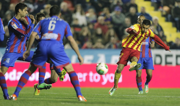 Con triplete de Tello, Barcelona vence 4-1 al Levante en Copa del Rey