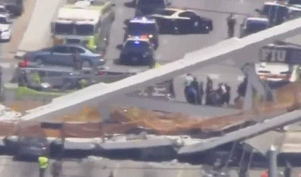 EN FOTOS: Puente peatonal en Miami se desploma días después de ser inaugurado