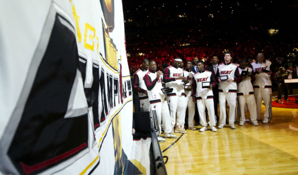 Fiesta, anillos, belleza en gigante inicio de la NBA