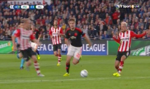 EN FOTOS: Con oxígeno sacaron a Luke Shaw tras dura lesión de Héctor Moreno