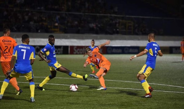 NO VISTE EN TV: Fiesta Azul en las gradas, bronca y celebraciones en Nicaragua