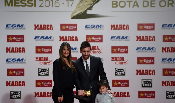 FOTOS: El hijo de Messi es protagonista en la entrega de la Bota de Oro