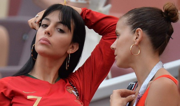 ¡Muy sexy y en faldita! Georgina, la novia de Cristiano, se roba las miradas en Rusia