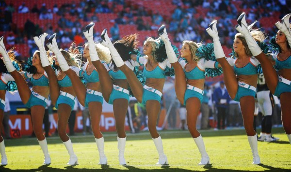 Las cheerleaders que engalanan la NFL
