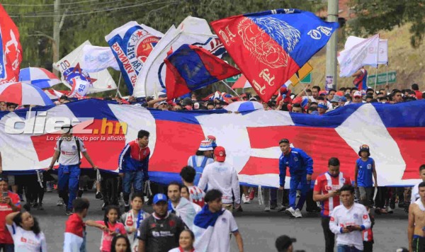 Afición del Olimpia se luce en juego de Pentagonal ante Marathón