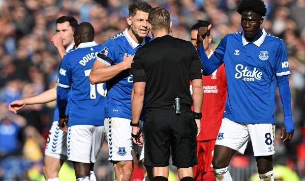 Everton viene de perder el clásico contra Liverpool en la Premier League.