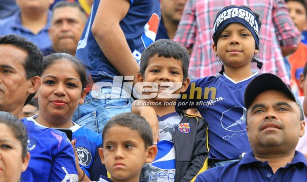 ¡IMPRESIONANTE! La afición de Motagua llena el Nacional en la final ante Platense