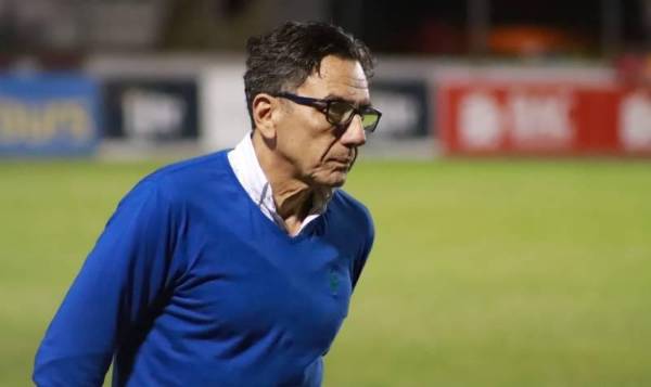Salomón Nazar es un entrenador que acostumbra a jugar con futbolistas locales. Así lo hizo en su pasaje por UPNFM y en Victoria.