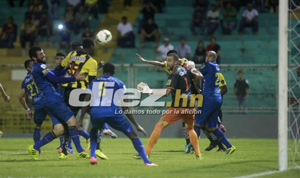 Real España y Municipal se enfrentan por la Champions de Concacaf.