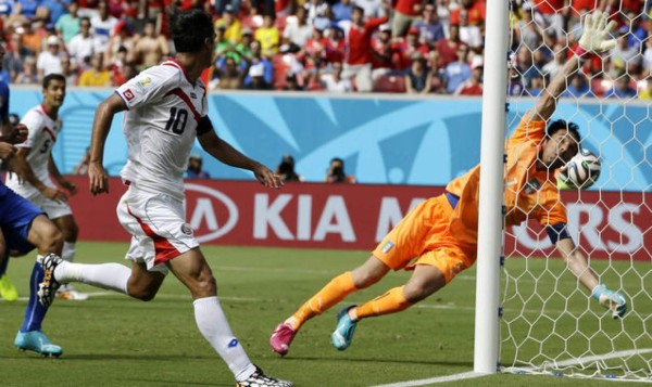 Futbolistas que marcaron la historia de Costa Rica en los Mundiales