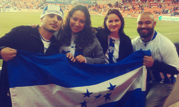 'Hondureños en el BBVA Compass de Houston'